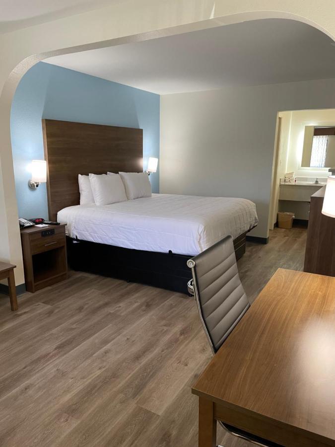Baymont By Wyndham Biloxi - Ocean Springs Motel Екстериор снимка