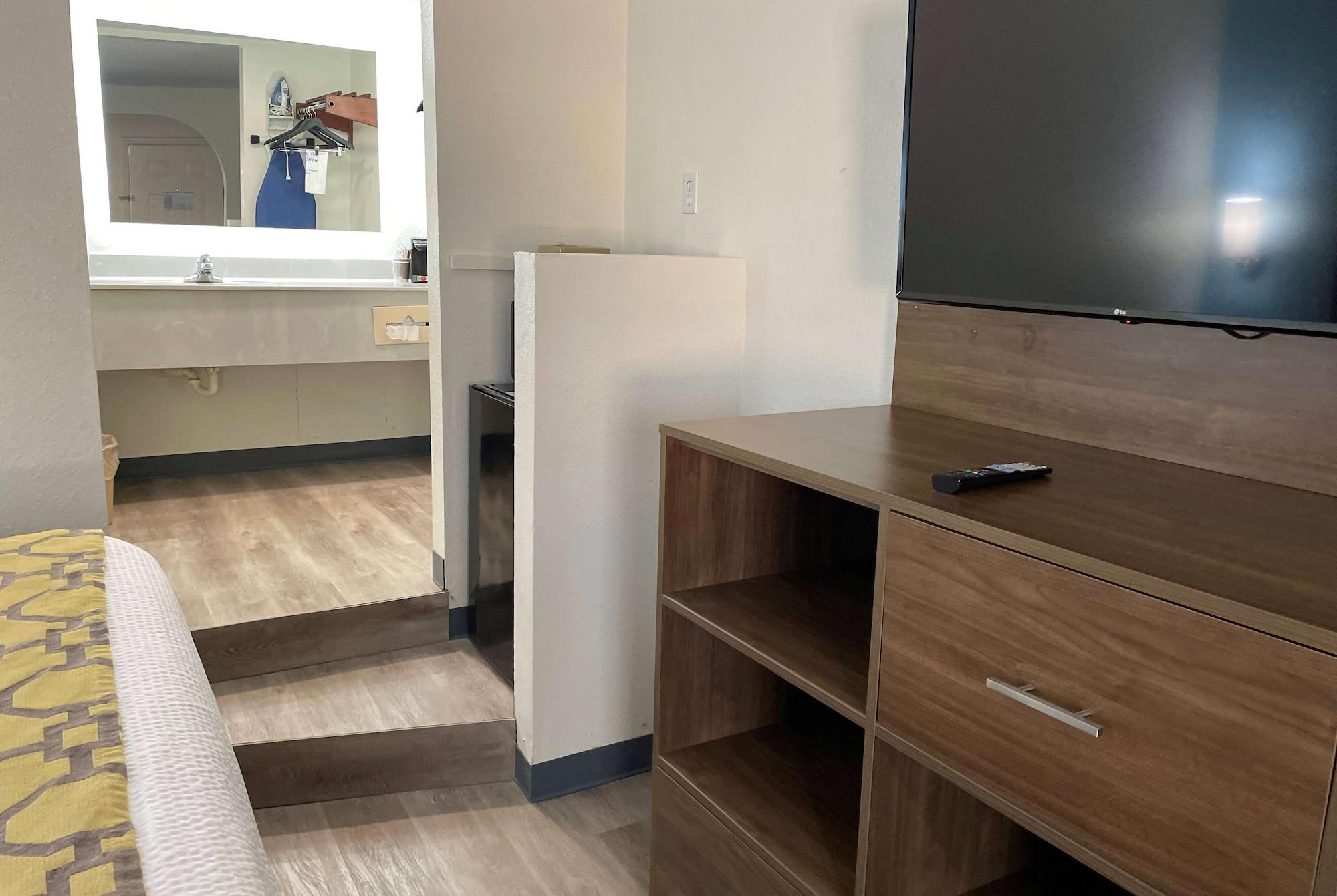 Baymont By Wyndham Biloxi - Ocean Springs Motel Екстериор снимка