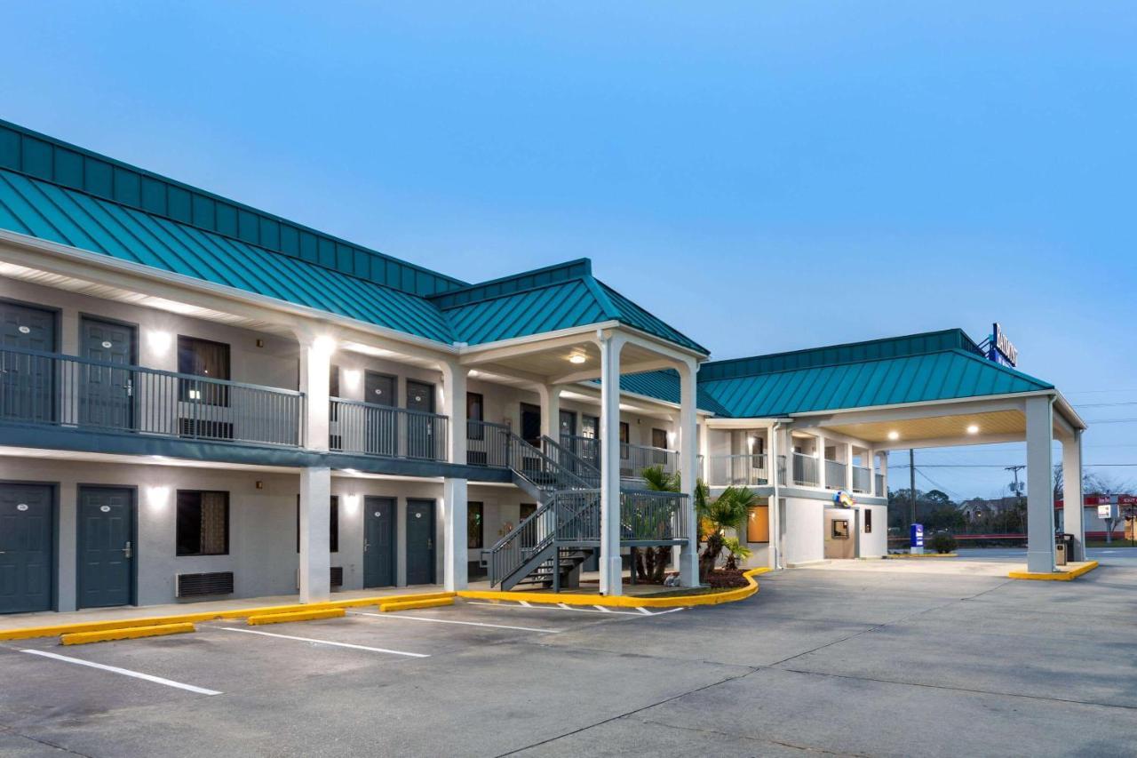 Baymont By Wyndham Biloxi - Ocean Springs Motel Екстериор снимка