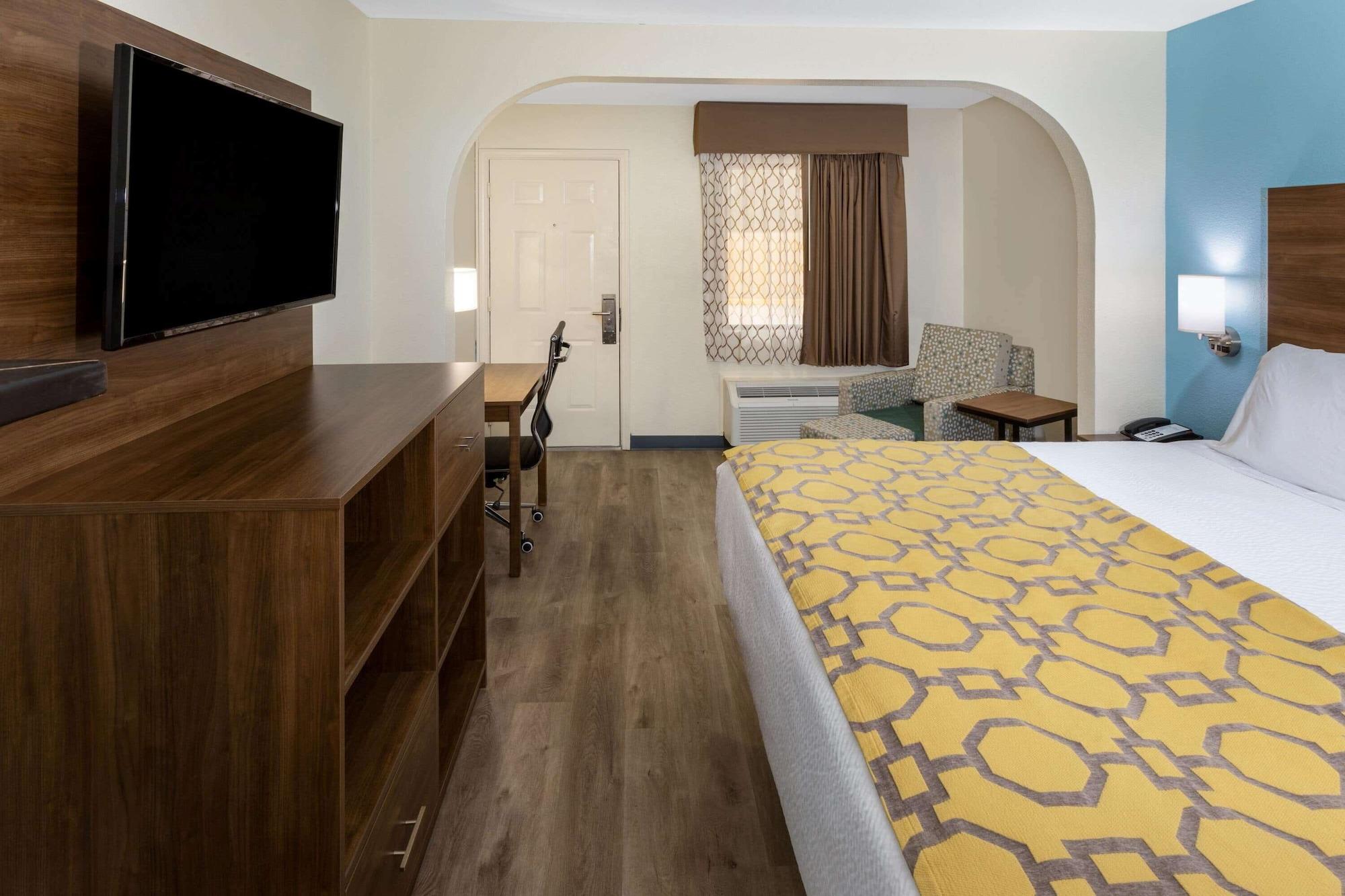 Baymont By Wyndham Biloxi - Ocean Springs Motel Екстериор снимка