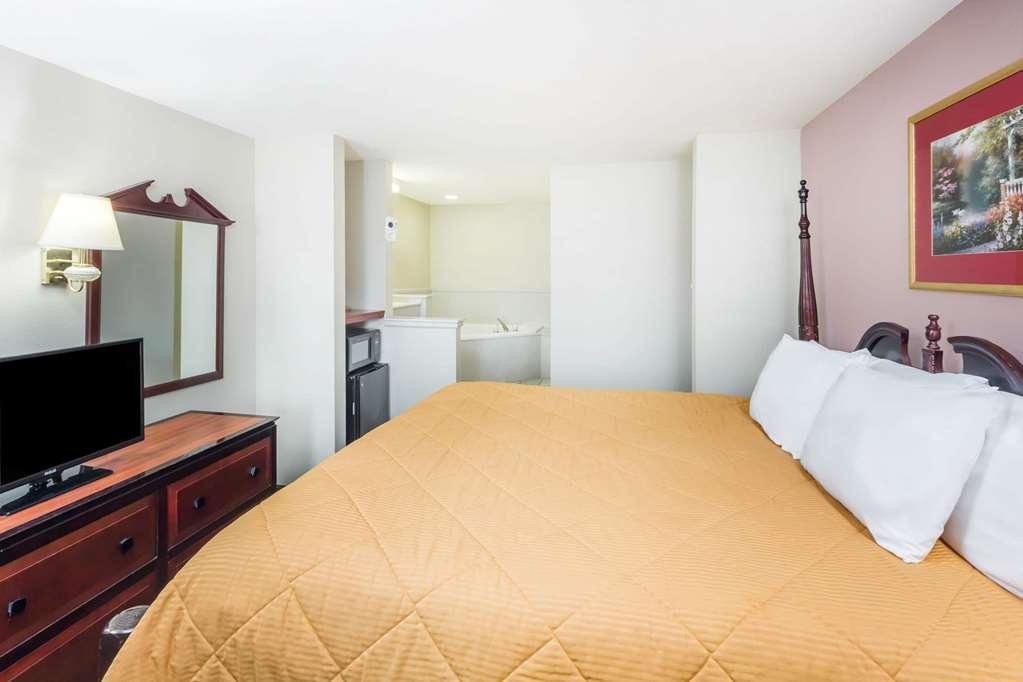 Baymont By Wyndham Biloxi - Ocean Springs Motel Стая снимка