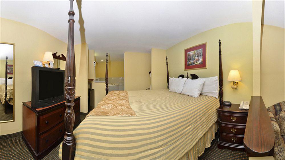 Baymont By Wyndham Biloxi - Ocean Springs Motel Екстериор снимка